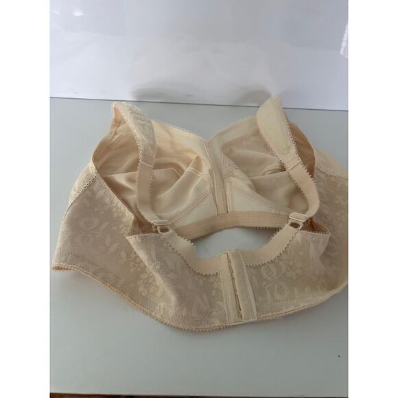 New Beige Wireless Bra Padded shoulders and adjustable straps, support. Size 44B - Picture 8 of 13